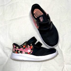 Toddler size 9 Nike girl tennis shoes